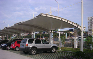 吉林盧瓦爾小鎮汽車棚